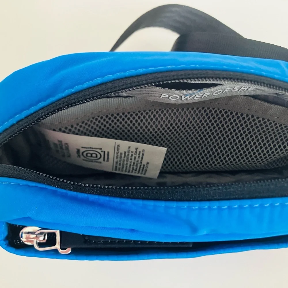 Athleta All About Crossbody Belt bag in Blue NWOT - Picture 5 of 8